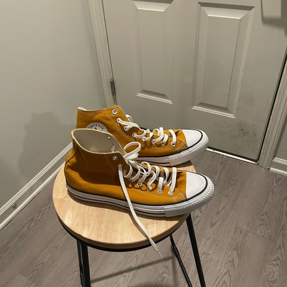 Converse - Picture 2 of 5